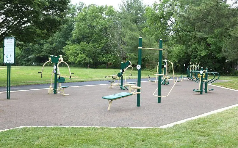 MCGトレーニングコミュニティスクエアパークフィットネス機器 - Kids Outdoor Gym Equipment のレビューと価格